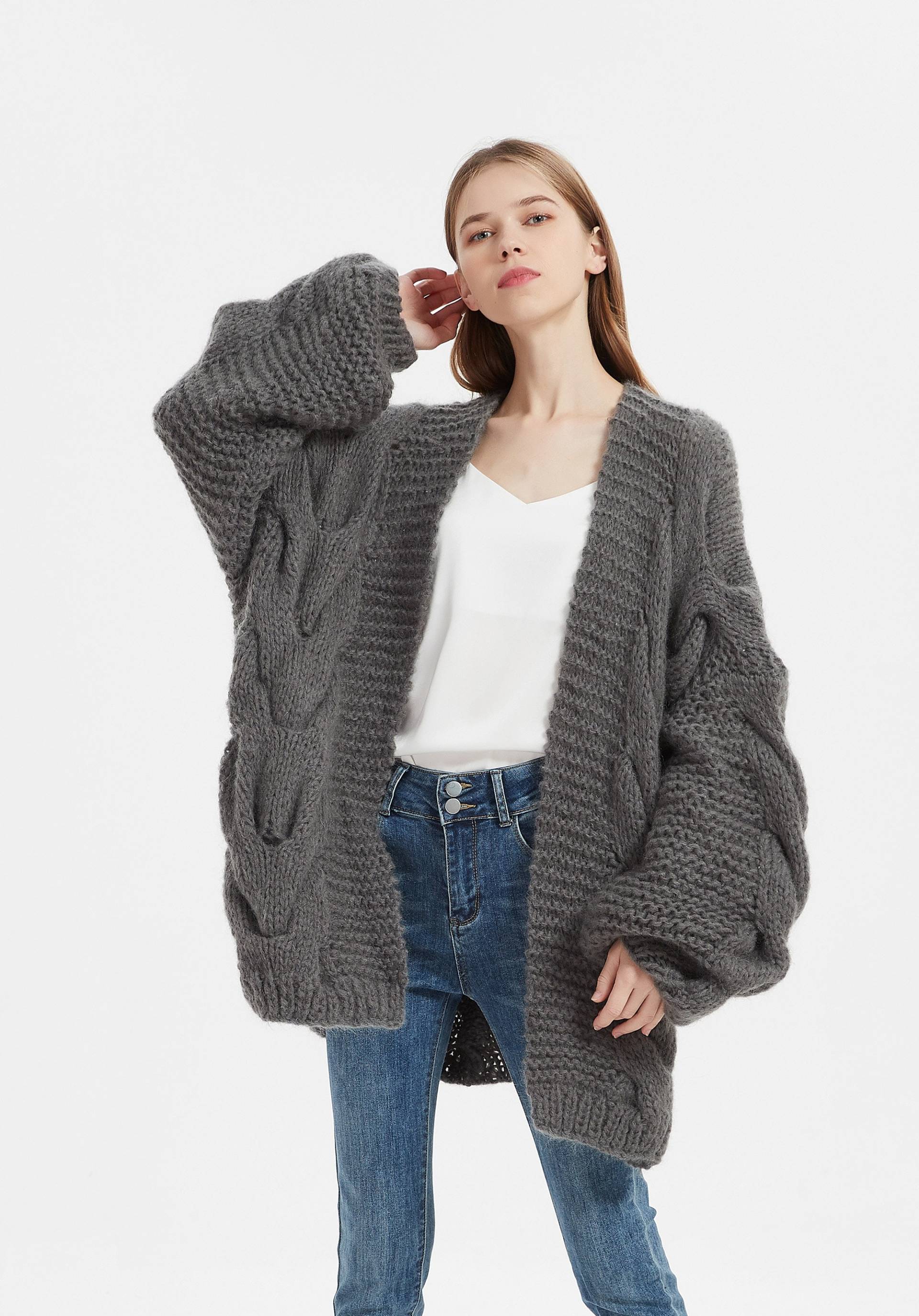 Handgestrickter Oversize Damen Pullover Chunky Slouchy Charcoal Mohair Wollseil Strick Cardigan von MaxMelody