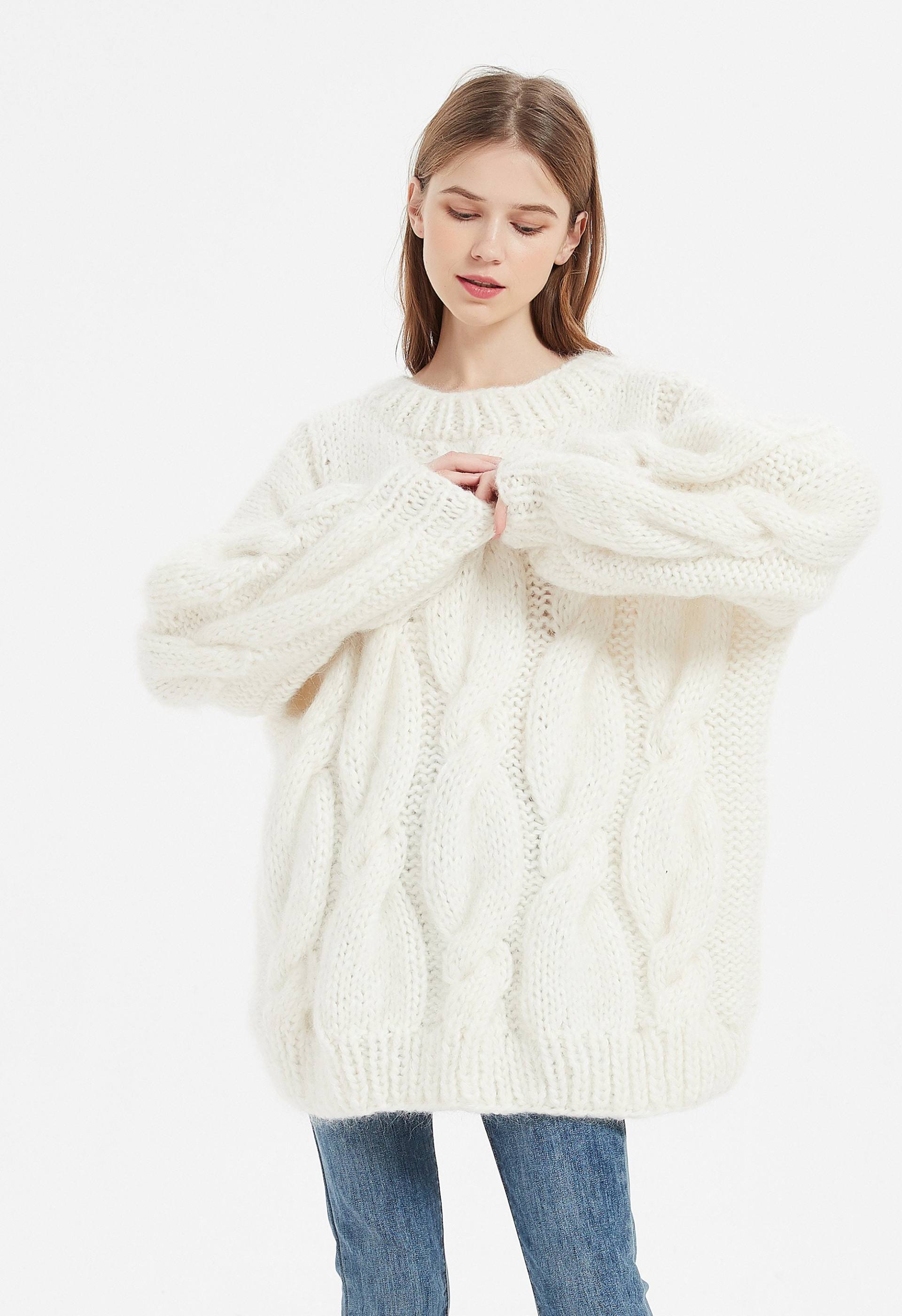 Handgestrickter Oversize Damen Pullover Slouchy Mohair Crewneck Cable Strickpullover von MaxMelody