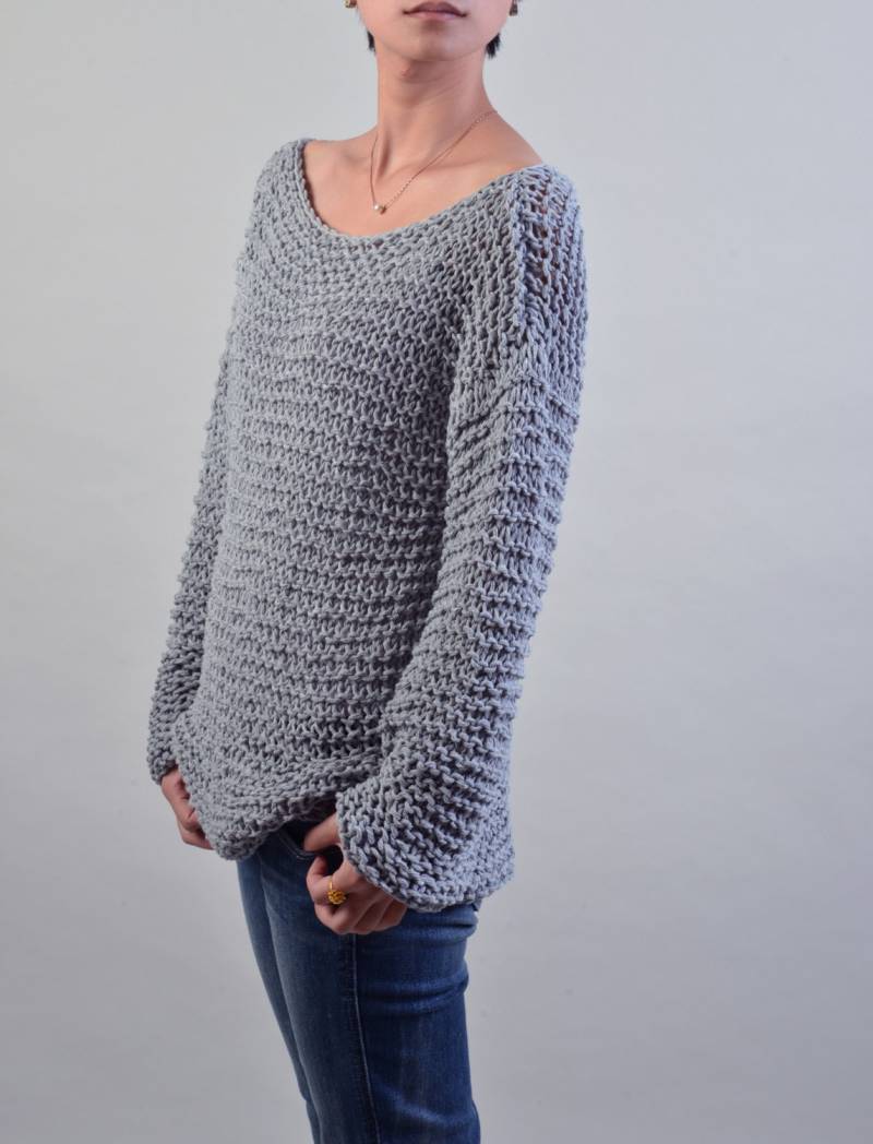 Simple Is The Best - Handgestrickter Damen Pullover Eco Baumwolle Oversized Hellgrau von MaxMelody