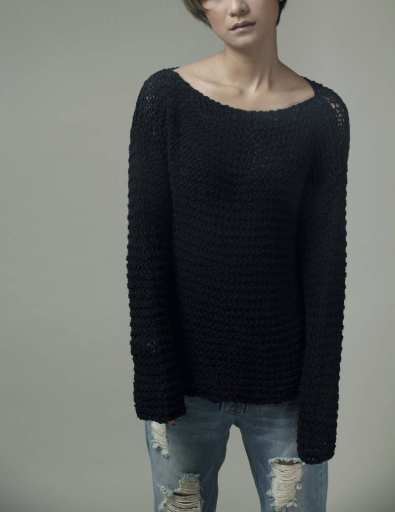 Simple Is The Best - Handgestrickter Damen Pullover Eco Baumwolle Oversized Schwarz von MaxMelody