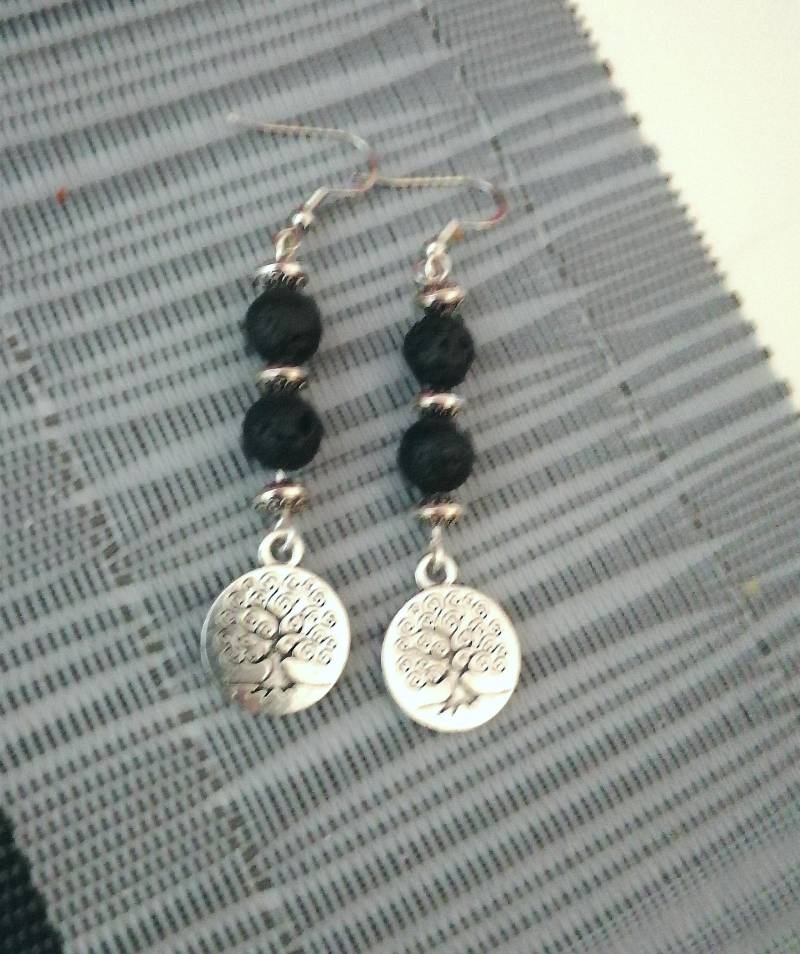 Ohrringe, Lebensbaum Anhänger, Lava Perlen, Schwarz, Ohrhacken 925 Sterling Silber von Maxeggy