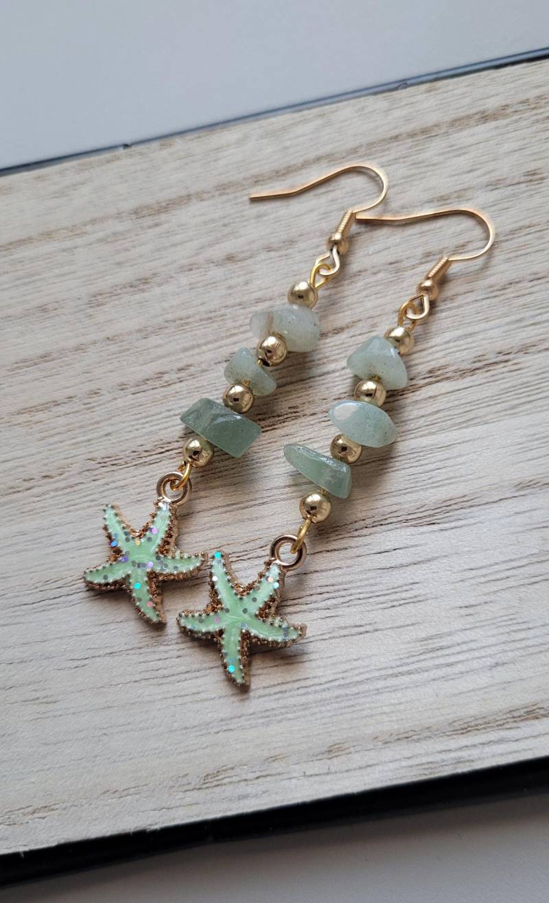 Ohrringe, Naturstein, Aventurin, Grün, Mit Seestern Anhänger Ohrringe, Naturstein, Aventurin, Grün, Mit Seestern Anhänger von Maxeggy