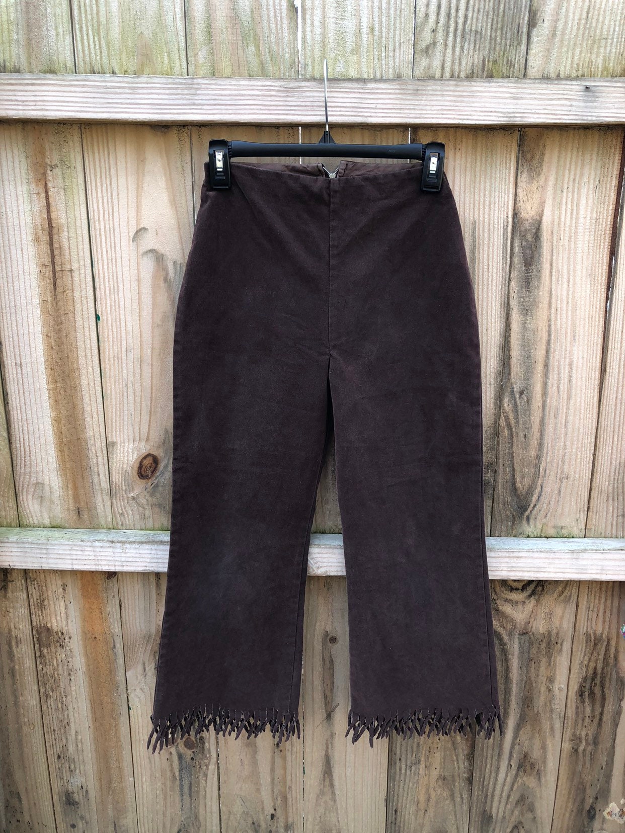 Vintage 70Er Jahre Boho Hippie Braune Velour Fransen Capris Größe 60 cm Taille Handgemacht von MaxiGirlShop