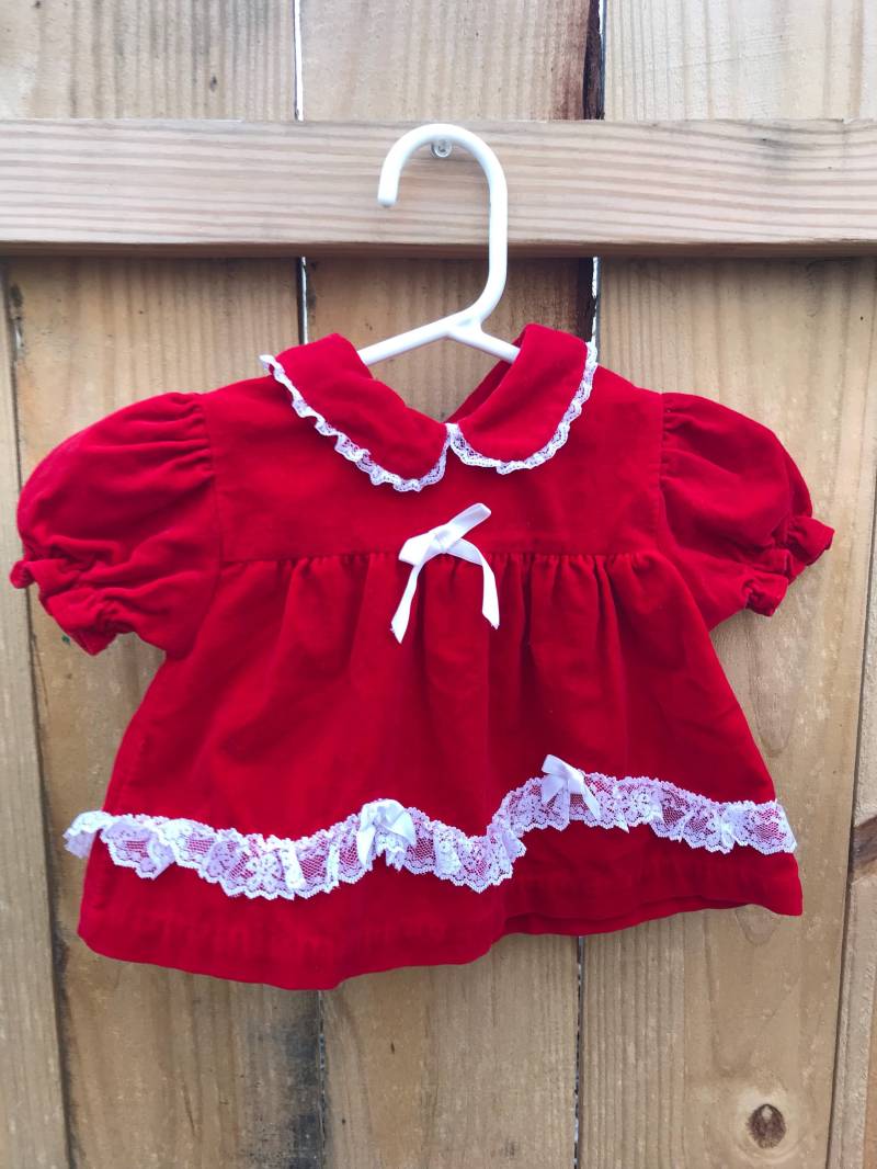 Vintage Baby Mädchen Roter Samt Und Spitzenkleid Swing Top/Größe 3-6 Monate Rotes Weihnachtskleid von MaxiGirlShop