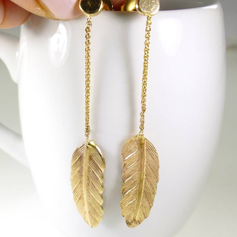 Gelb 14K Gold Feder Ohrringe. Baumelt Handgefertigt, Blatt Baumeln Tropfen Ohrringe, Handwerker Solid Ohrringe von MayDesigners