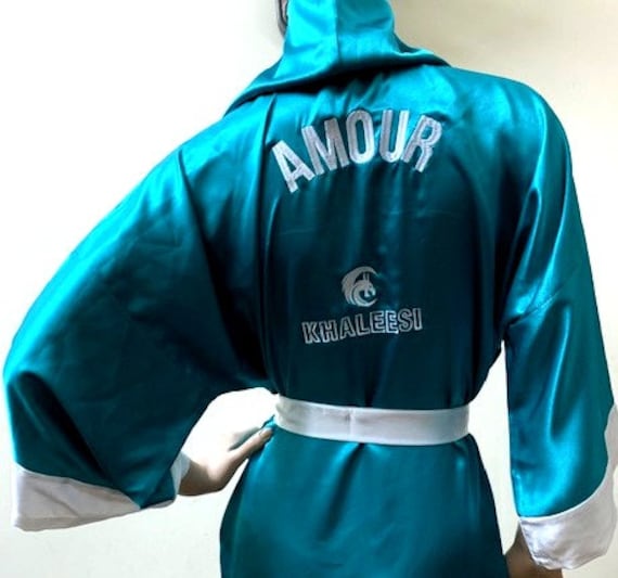 Erwachsene Boxen Seide Satin Roben Maßgeschneiderte Personalisierte Bestickte Roben, Mongorammed Männer Paar Erwachsene Boxen Seide Satin Roben Maßgeschneiderte Personalisierte Bestickte Roben, Mongorammed Männer Paar von MaySilk