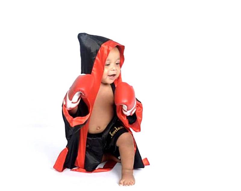K1-Custom Made Satin Baby Boxing Robe Stamm Boxing Outfit Personalisierte Baby-Boxer-Outfit Boxer Kostüm Kleine Kämpfer Boxstämme K1-Custom Made Satin Baby Boxing Robe Stamm Boxing Outfit Personalisierte Baby-Boxer-Outfit Boxer Kostüm Kleine Kämpfer Boxstämme von MaySilk