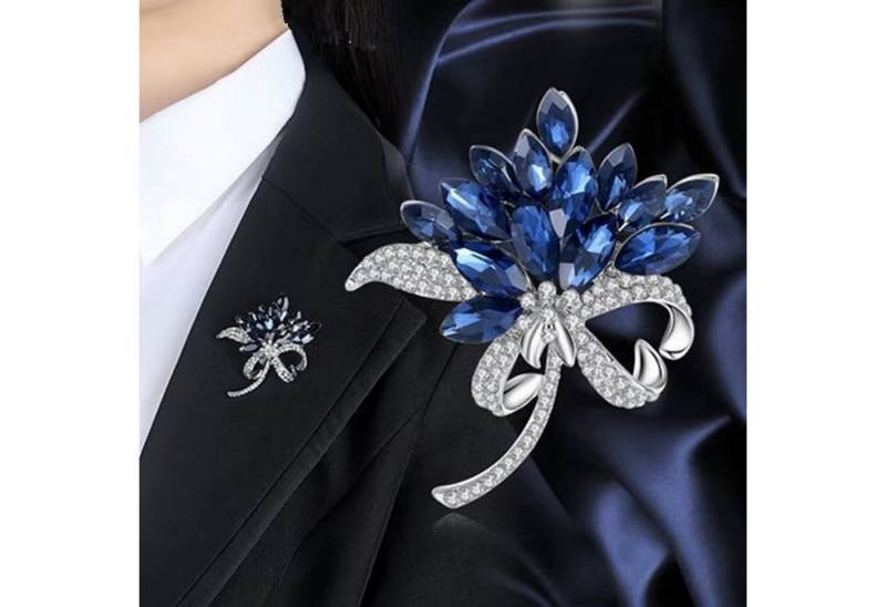 MayTree Brosche "Blumenstrauß", mit Strass-Steinen blau (Stück, 1-tlg), Metallbrosche in Form eines Blumenstrasses aus blauen Glassteinen von MayTree