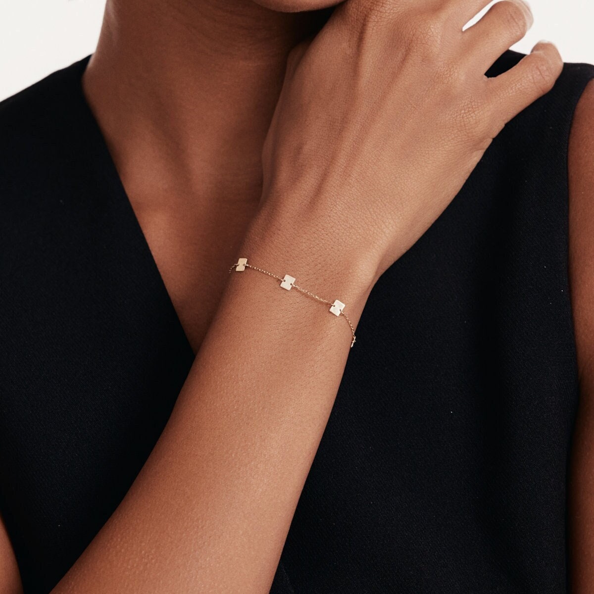 14K Solid Gold Quadrat Armband Für Frauen | Zierliches Rechteck Disc Station Echtgold Schmuck Geschenk Sie von MayaAndMia