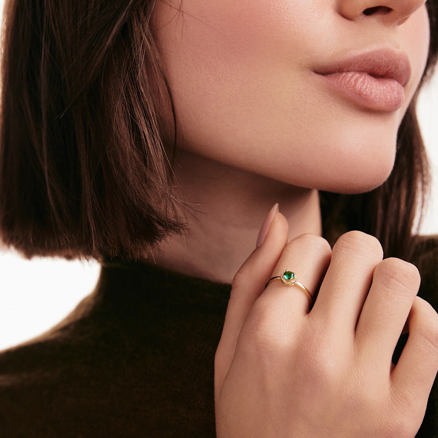 Diamant Halo Ring Mit Smaragd in 585 Gold | Zierlicher Stapelring Für Frauen 14K Echtgold Edelstein Schmuck Geschenk Sie von MayaAndMia