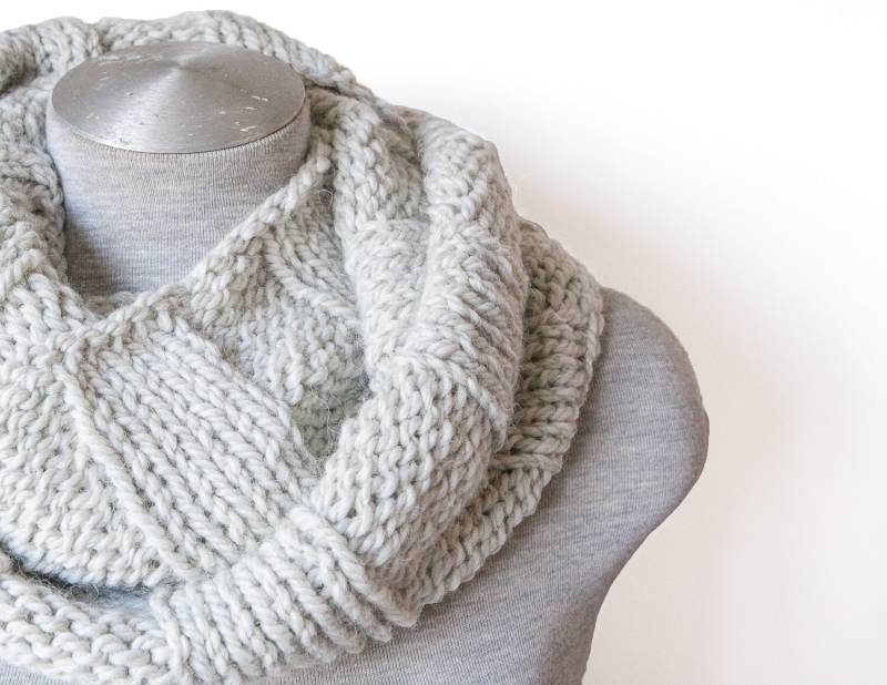 Gestrickte Alpaka Schal - Infinity Übergroßen Hellgrau Chunky Kreis Gestrickte Kutte Hand Gestrickt von MayaCroft