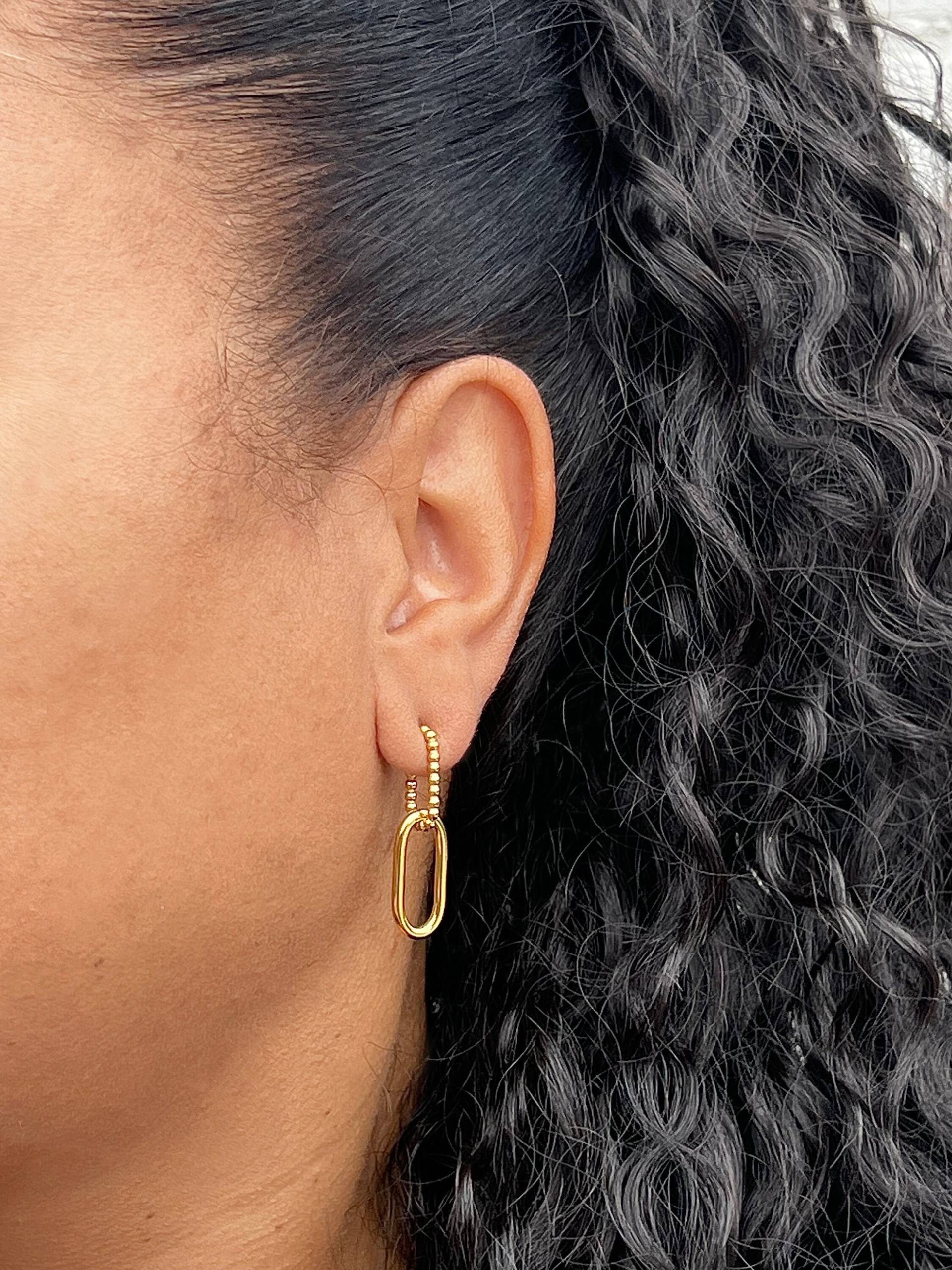 Goldfarbene Ovale Gliederohrringe Mit Kontrast Goldfarbene Ovale Gliederohrringe Mit Kontrast von MayaHJewellery