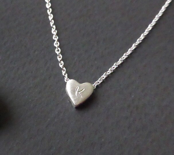 Herz Kette, Silber, Initial Herz Halskette, Freundin Geliebte Brautjungfern Geschenk, Chirstmas Silberherz Herz Kette, Silber, Initial Herz Halskette, Freundin Geliebte Brautjungfern Geschenk, Chirstmas Silberherz von MayaMoments