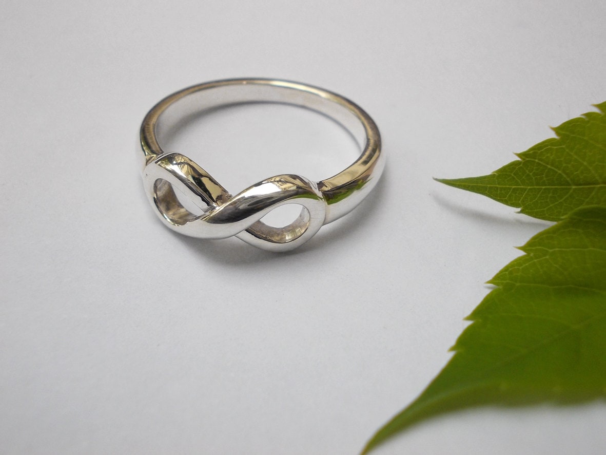 Silber Unendlichkeit Ring, Liebe Knoten Ring, Sterling Silber Infinity Brautjungfern Gif, Massive Schmuck, Handmade Ring Silber Unendlichkeit Ring, Liebe Knoten Ring, Sterling Silber Infinity Brautjungfern Gif, Massive Schmuck, Handmade Ring von MayaMoments