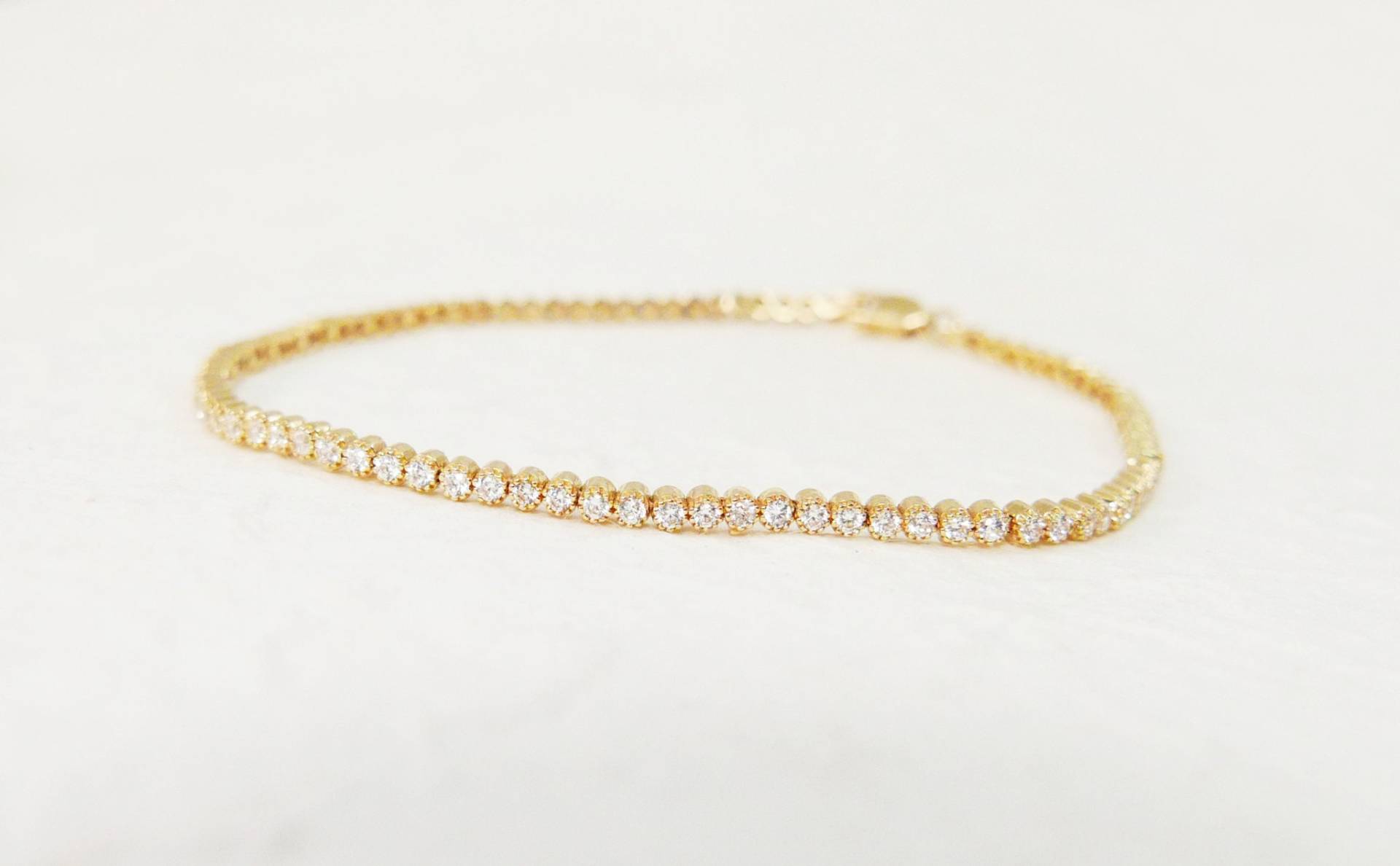 Gelbgold 14K Rundes Zartes Tennisarmband. Gold Zirkon Armband. Zierliches Echtes Goldarmband, Armband, Funkelndes Armband von MayaOr