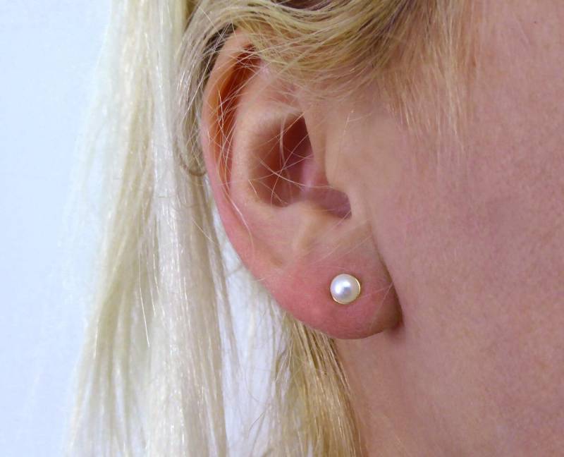 Perlenstecker. Massive 14K Goldohrstecker Mit Perle. Post Perlen Ohrringe. Mit Goldfarbenen Ohrsteckern. Perlenschmuck. Romantisch. Ohrringe von MayaOr
