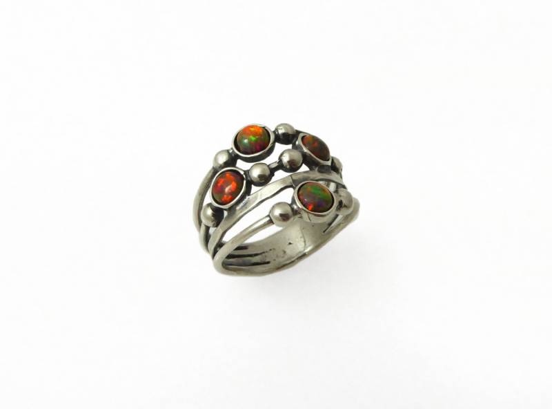 Silberner Roter Opalring. Ring Aus Sterlingsilber. Silberring Mit Roten Steinen. Opal-Silberring. Breiter Ring. Opalschmuck von MayaOr