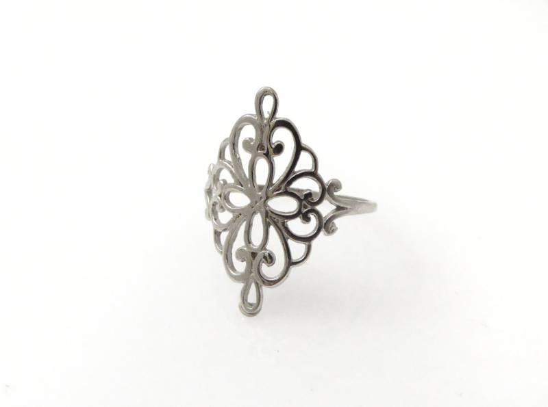 Spitze Ring. Weißgoldener Blumen Filigraner Goldring. Weißgoldring. Zierlicher Runder Geschenk Für Sie von MayaOr