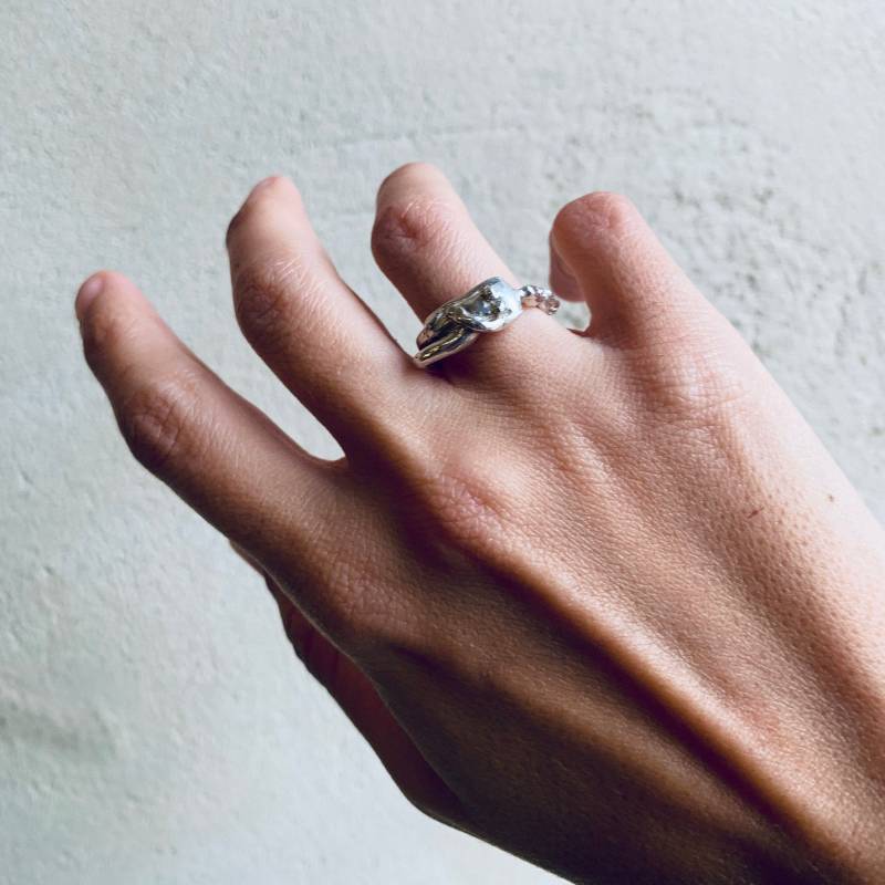 Silberner Frauen Ring - Figur Ring- Körperring- Körper Figur, Hungersnot Schmuck, Kunst Silber Frau von MayaSebbah