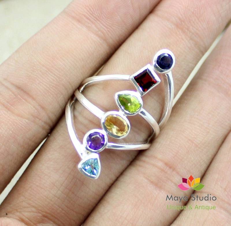 925 Silberring Mit Mehreren Edelsteinen Granat, Citrin, Amethyst, Topas, Peridot, Iolith von MayaStudio