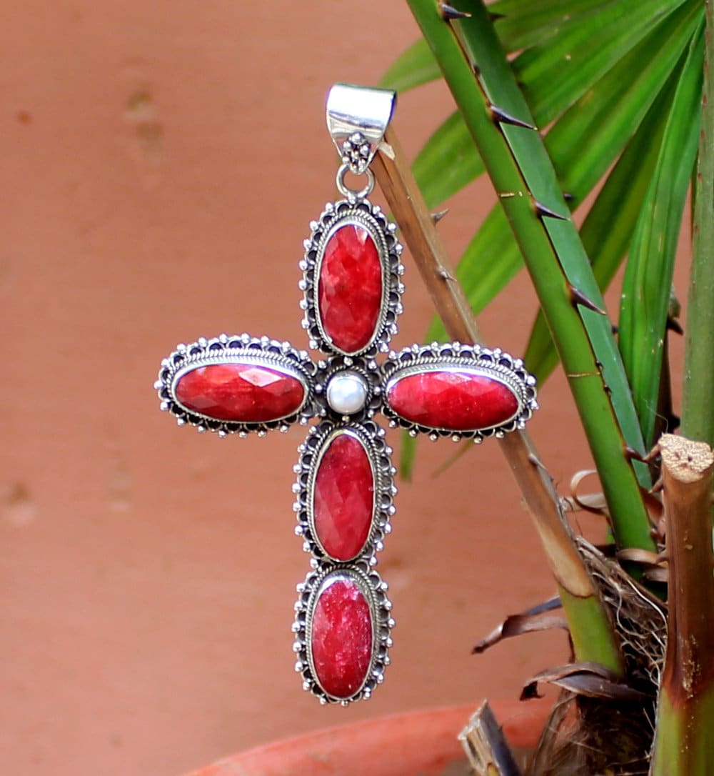 Massiver 925Er Silberkreuzanhänger, Großes Rubinkreuz, Handgefertigter Schmuck, Erntedankgeschenk, Glaubensschmuck, Oxidierter von MayaStudio