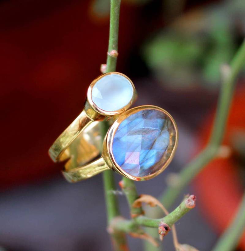 Vergoldeter Sterlingsilber-Cocktailring Edelstein Labradorit & Chalcedon von MayaStudio