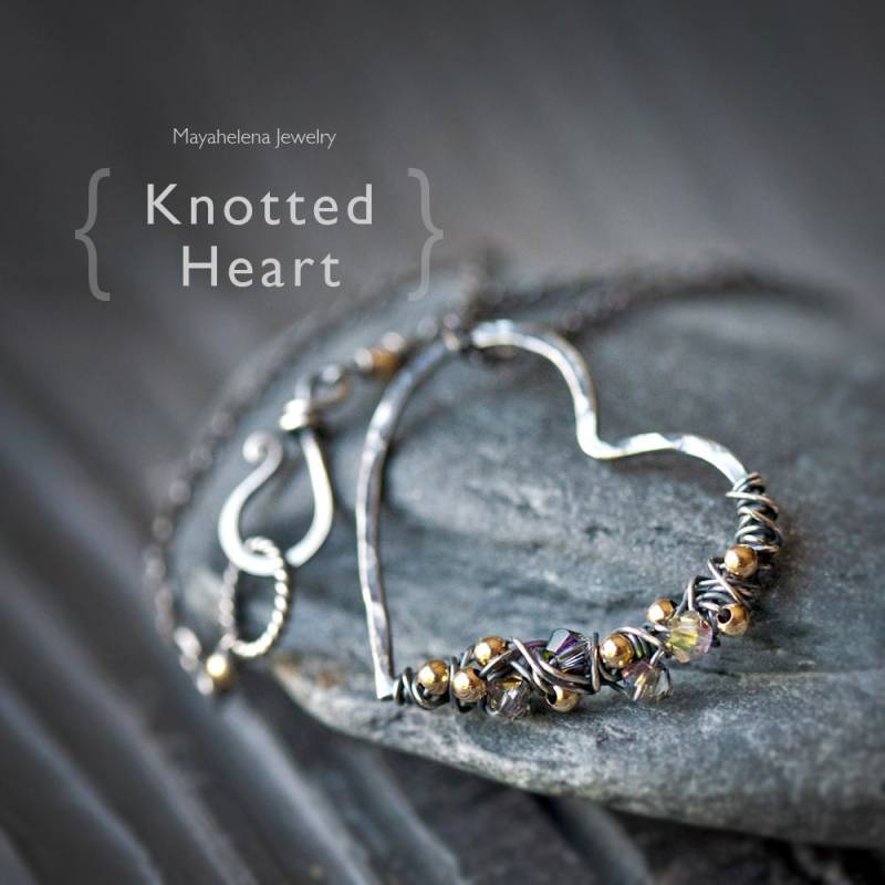 Geknotetes Herz - Free Form Draht Gewickelt Mit Gold Fill Akzent Perlen Sterling Silber Halskette von Mayahelena