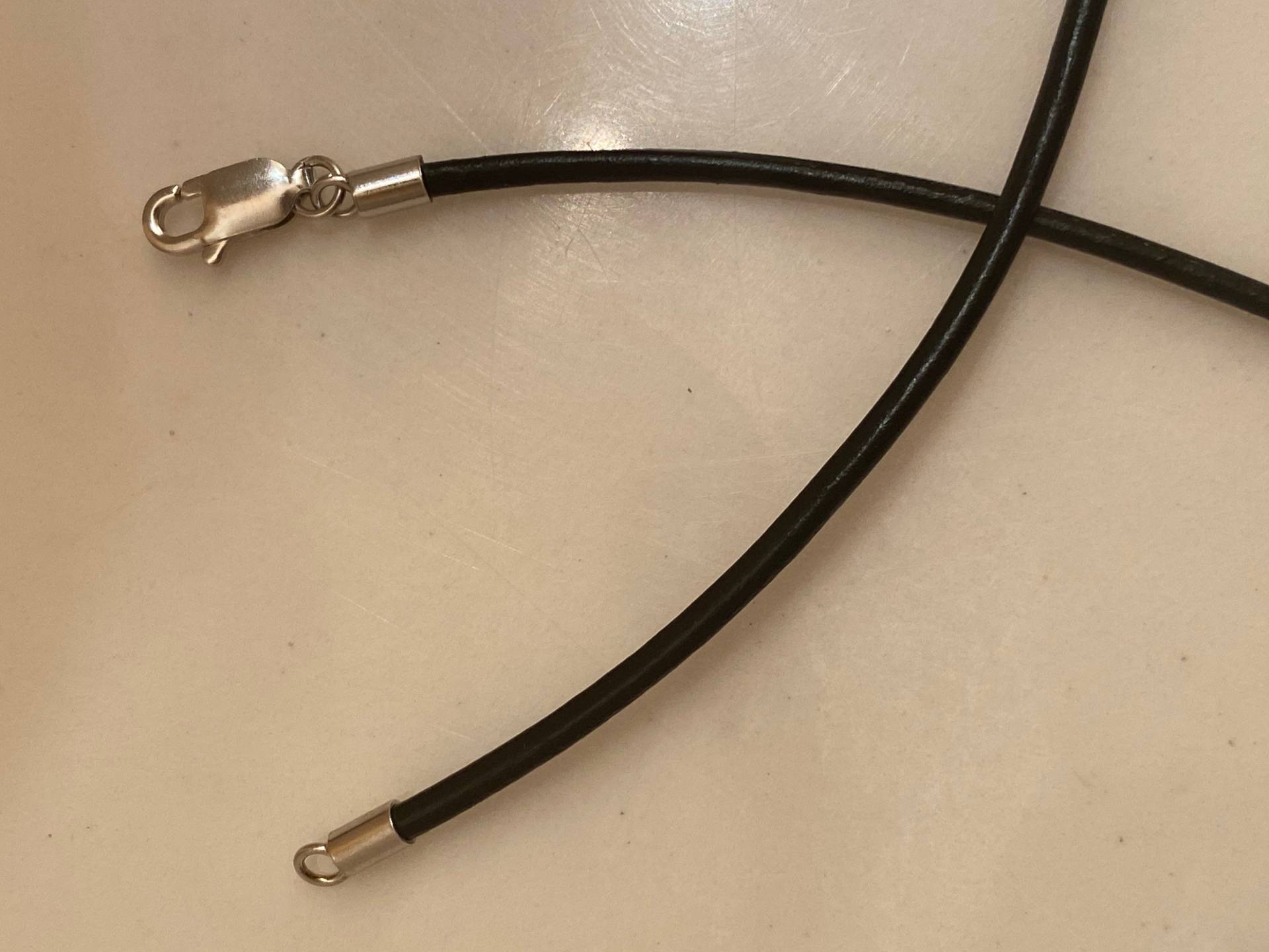 Lederband Halskette Dünn Schlicht Sleek Glatt Stil Mit Sterling Silber Verschluss 1, 5 Mm Lederband Halskette Dünn Schlicht Sleek Glatt Stil Mit Sterling Silber Verschluss 1, 5 Mm von MayanRootsCo