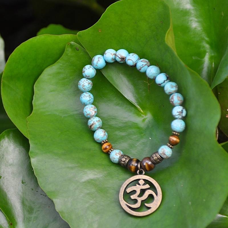 Türkis Howlith & Tigerauge Edelstein Armband, Kristallperlen Stretch Armband Mit Gold Om Aum Anhänger Für Yoga Und Meditation von MayanRoseShop