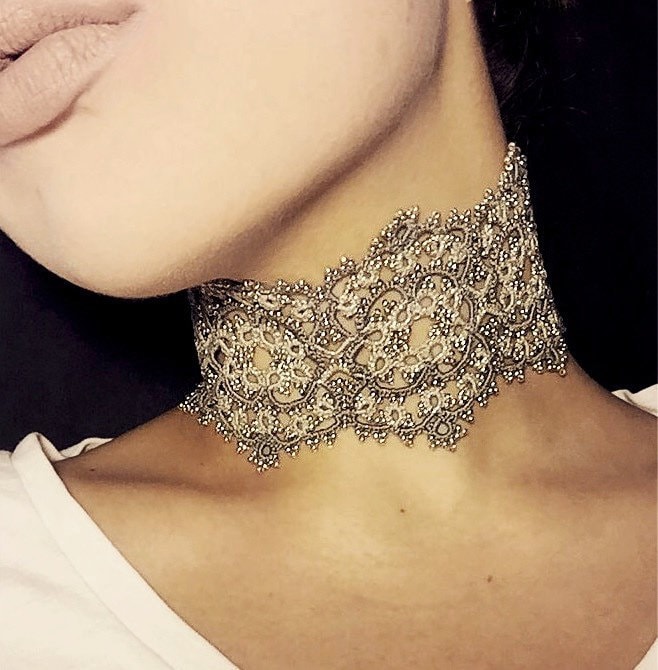 Breiter Handgefertigter Halsband Mit Occhi-Motiv. Grau | Im Bild + Weitere Farben Verfügbar Breiter Handgefertigter Halsband Mit Occhi-Motiv. Grau | Im Bild + Weitere Farben Verfügbar von MaybeBabyAccessory