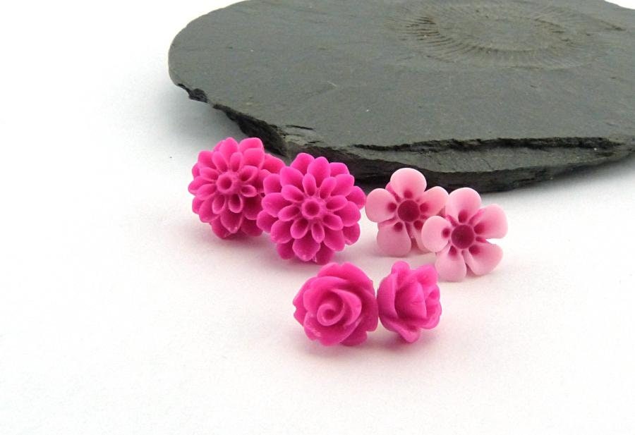 Pinke Blüten - Ohrstecker Trio Set in Fuchsia Und Pink Rosa. Zierliche Ohrstecker, Wichtelgeschenk, Adventskalender Befüllen, Nickelfrei von Maymana
