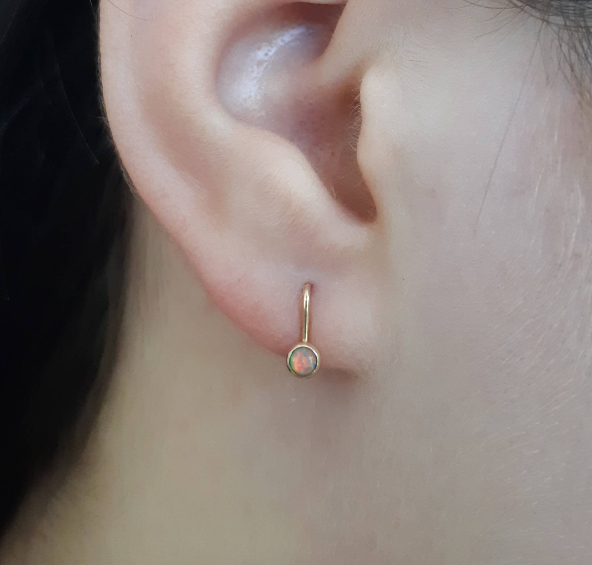 14K Solid Rose Gold Winzigen Opal Ohrringe, U Offenen Reifen, Gold Hufeisen, Einzigartige Offene Reifen Bogen Ohrringe 14K Solid Rose Gold Winzigen Opal Ohrringe, U Offenen Reifen, Gold Hufeisen, Einzigartige Offene Reifen Bogen Ohrringe von Mayminimal
