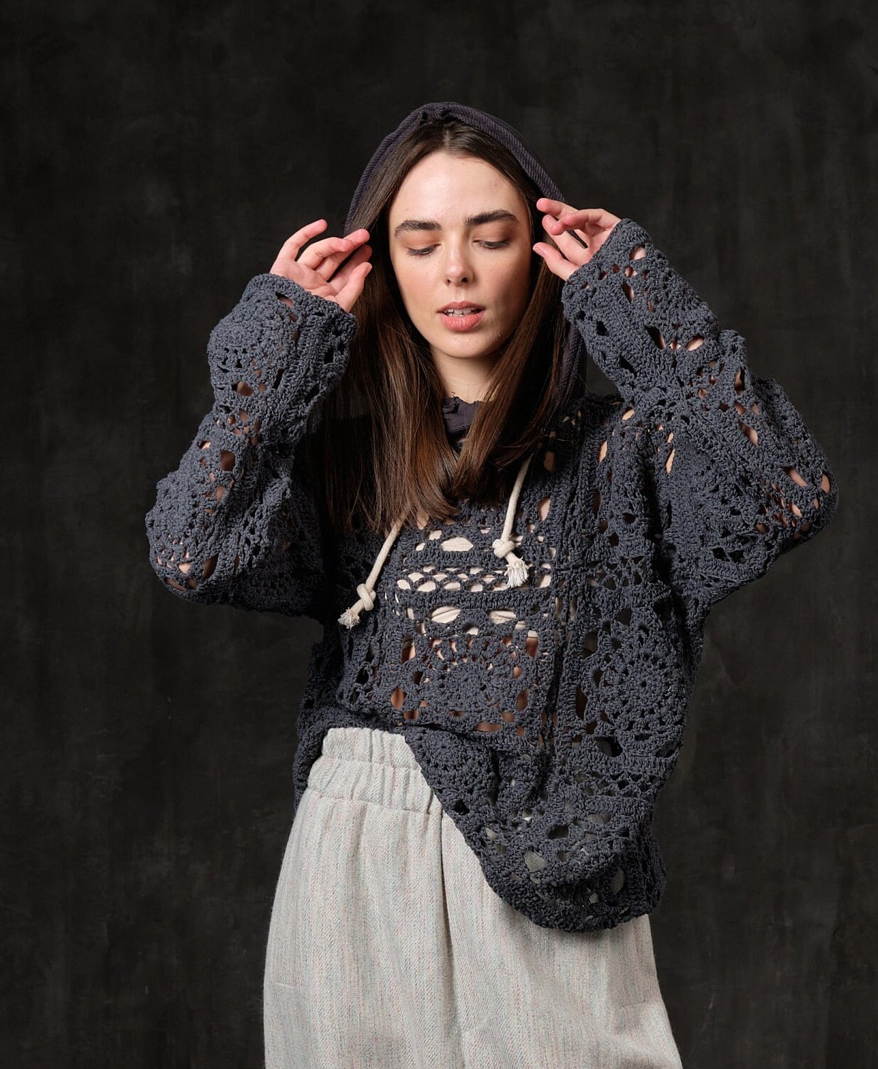 Openwork Grauer Baumwollpullover-strick Hoodie-Grau Hoodie-Square Motiv Pullover-Oma Quadrate Häkeln Pullover-Süßer Hoodie-Crocket Pullover von Maystra