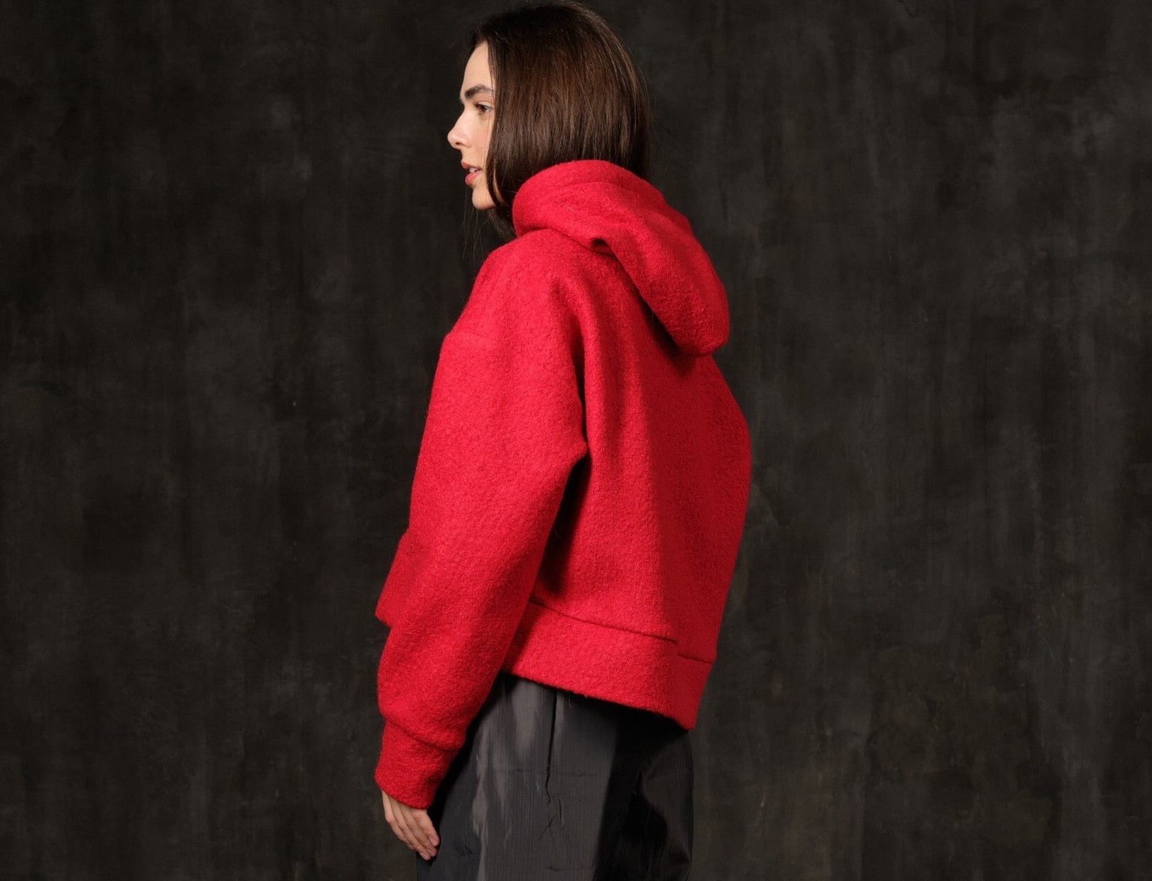 strukturierter Wollmischung Cropped Hoodie - 3 Farben Winter Pullover, Tiefe Kapuze, Crop Form von Maystra