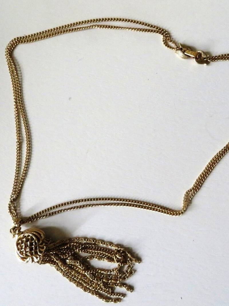 Verkauf War 48.00 Jetzt 35.00 Vintage Kette Monet Doppelkette Goldkette Quaste Anhänger Statement Verkauf War 48.00 Jetzt 35.00 Vintage Kette Monet Doppelkette Goldkette Quaste Anhänger Statement von Mayuls