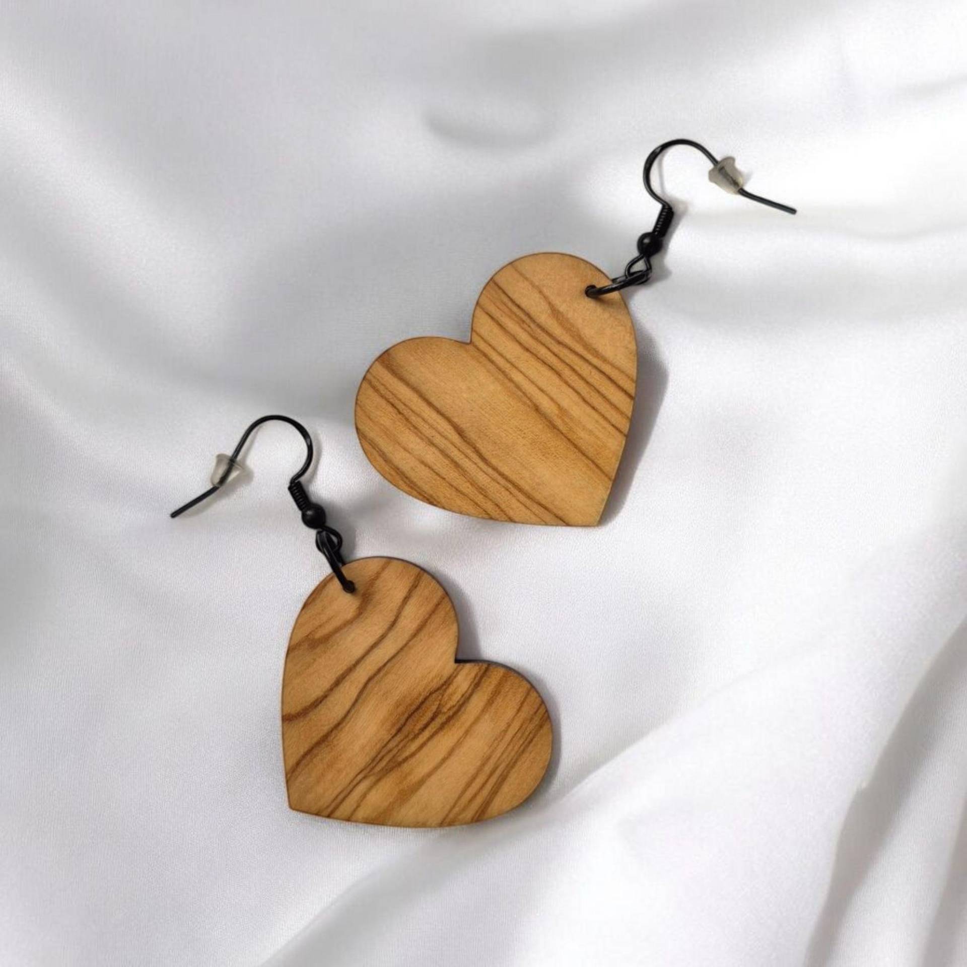 Herz Ohrringe Hängend Aus Gewachstem Olivenholz | Herz-Ohrhänger Holzschmuck Boho Holzanhänger Fassung Wählbar Herz Ohrringe Hängend Aus Gewachstem Olivenholz | Herz-Ohrhänger Holzschmuck Boho Holzanhänger Fassung Wählbar von MayviaDesign