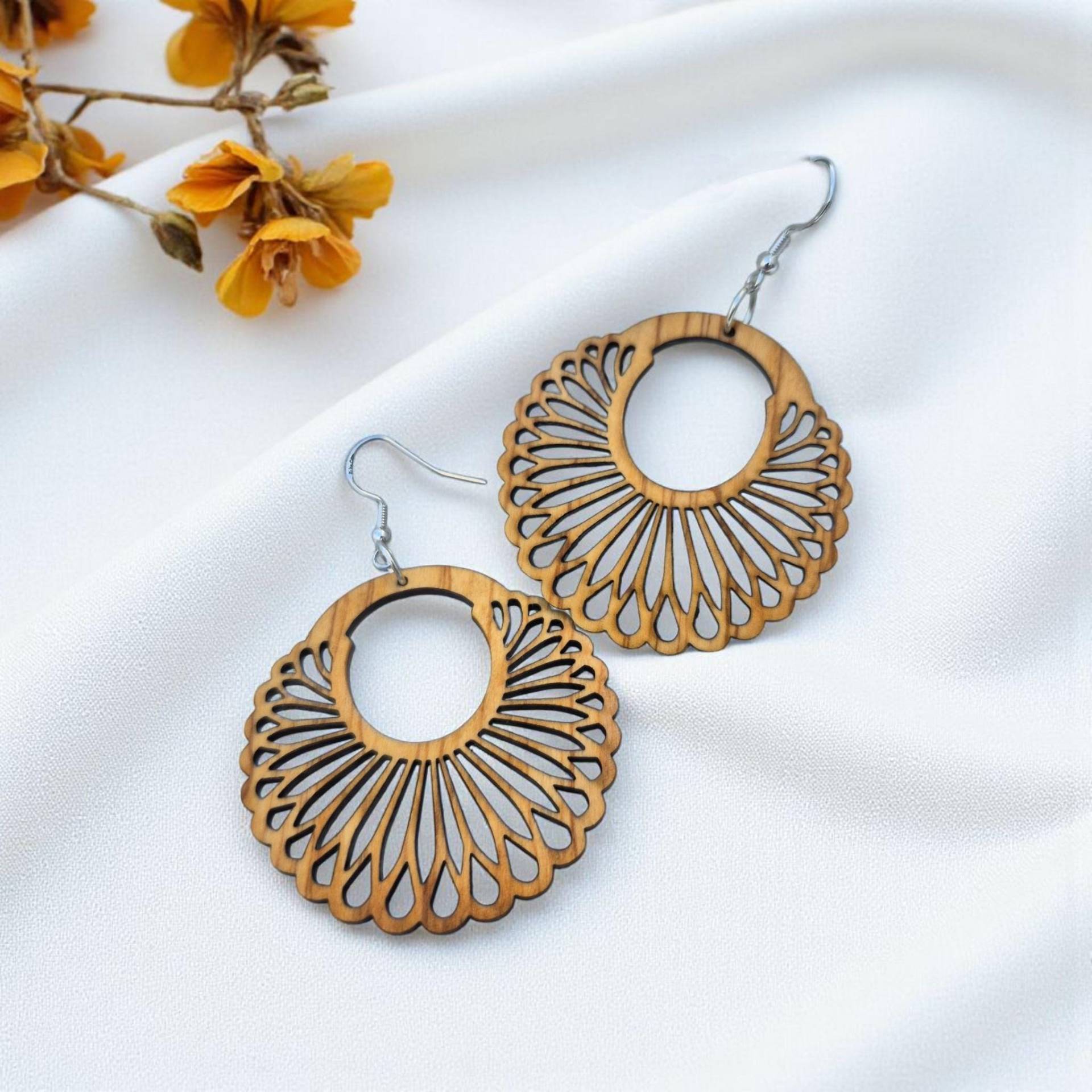 Ohrringe Im Boho-stil, Hängend Aus Gewachstem Olivenholz, 50mm | Holzohrringe Leicht Holzschmuck Boho Holzanhänger Fassung Wählbar Ohrringe Im Boho-stil, Hängend Aus Gewachstem Olivenholz, 50mm | Holzohrringe Leicht Holzschmuck Boho Holzanhänger Fassung Wählbar von MayviaDesign
