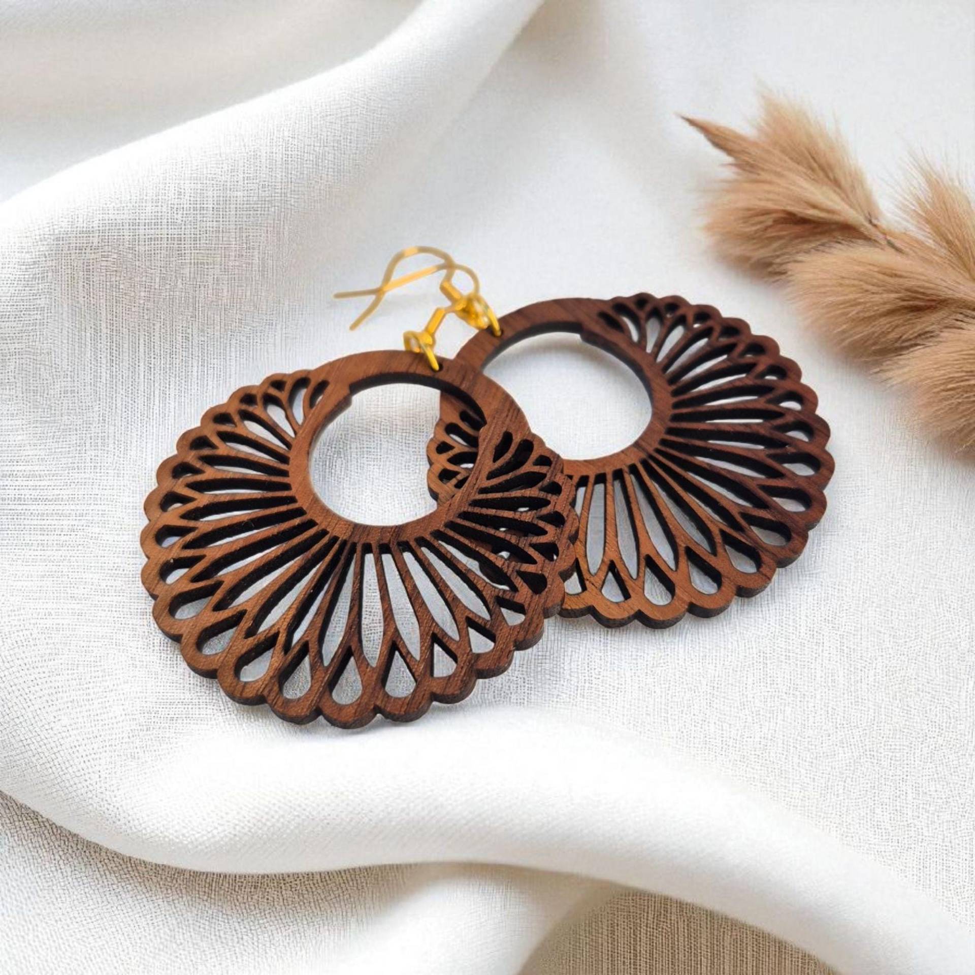 Ohrringe Im Boho-stil, Hängend Aus Gewachstem Walnussholz, 50mm | Holzohrringe Leicht Holzschmuck Boho Holzanhänger Fassung Wählbar Ohrringe Im Boho-stil, Hängend Aus Gewachstem Walnussholz, 50mm | Holzohrringe Leicht Holzschmuck Boho Holzanhänger Fassung Wählbar von MayviaDesign