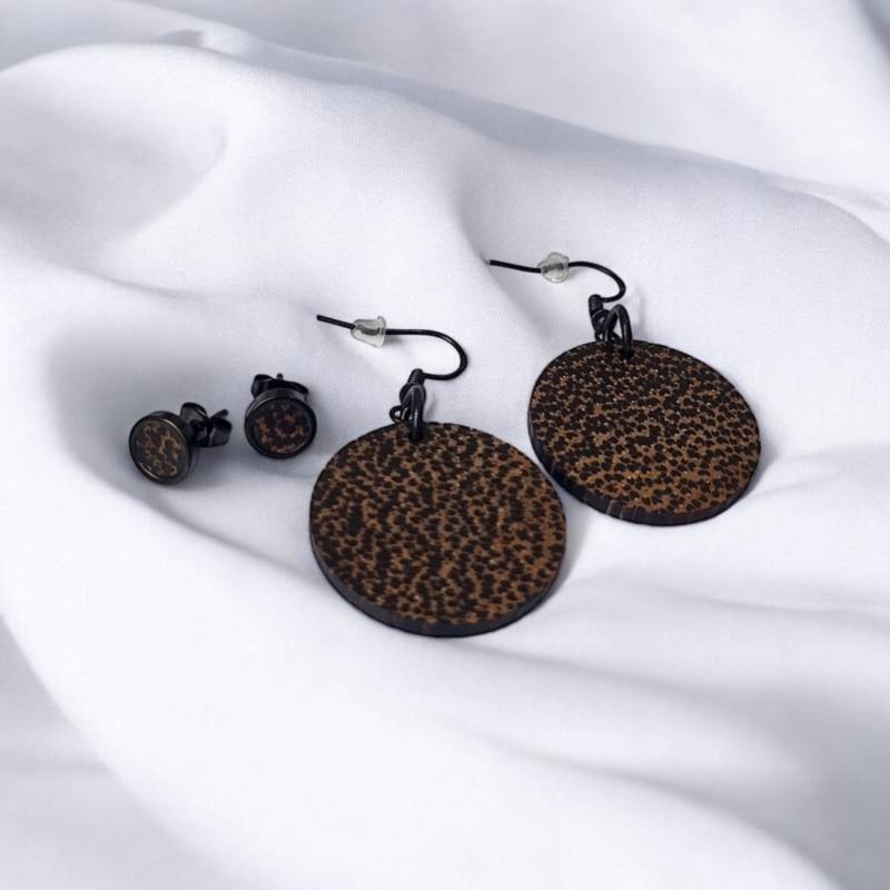 Ohrschmuck-Set "Perfect Match" Black Edition Aus Schwarzem Palmenholz | Holzohrringe Leicht Holzschmuck Boho Ohrstecker Ohrhänger Ohrschmuck-Set "Perfect Match" Black Edition Aus Schwarzem Palmenholz | Holzohrringe Leicht Holzschmuck Boho Ohrstecker Ohrhänger von MayviaDesign