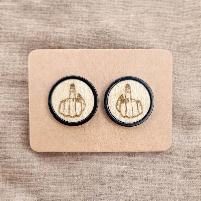 Ohrstecker Aus Bergahorn Mit Mittelfinger | Fassung Wählbar Holzohrringe Holzschmuck Nachhaltig von MayviaDesign