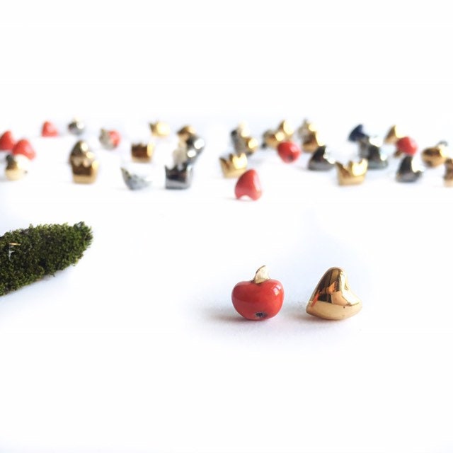 Keramik Missmatched Herz Und Apfel Ohrringe, Lässigen Stil, Rot Gold Ohrringe Keramik Missmatched Herz Und Apfel Ohrringe, Lässigen Stil, Rot Gold Ohrringe von MazidalykaiCERAMIC