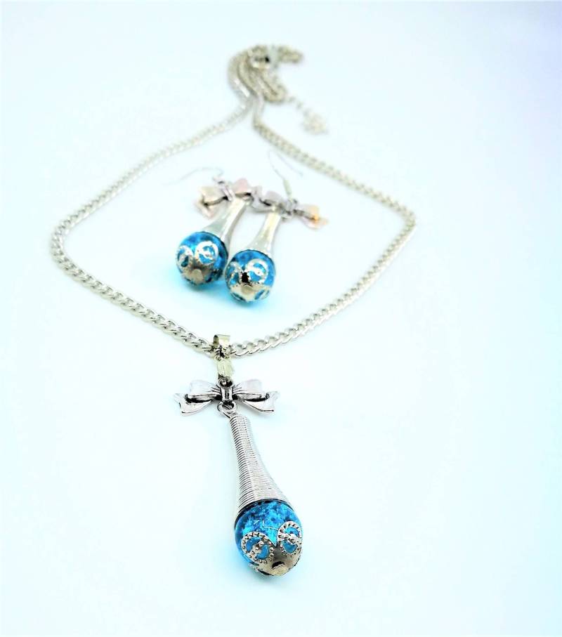 Auffallende Blaue Halskette Und Ohrringe Set Auffallende Blaue Halskette Und Ohrringe Set von MazuriGB