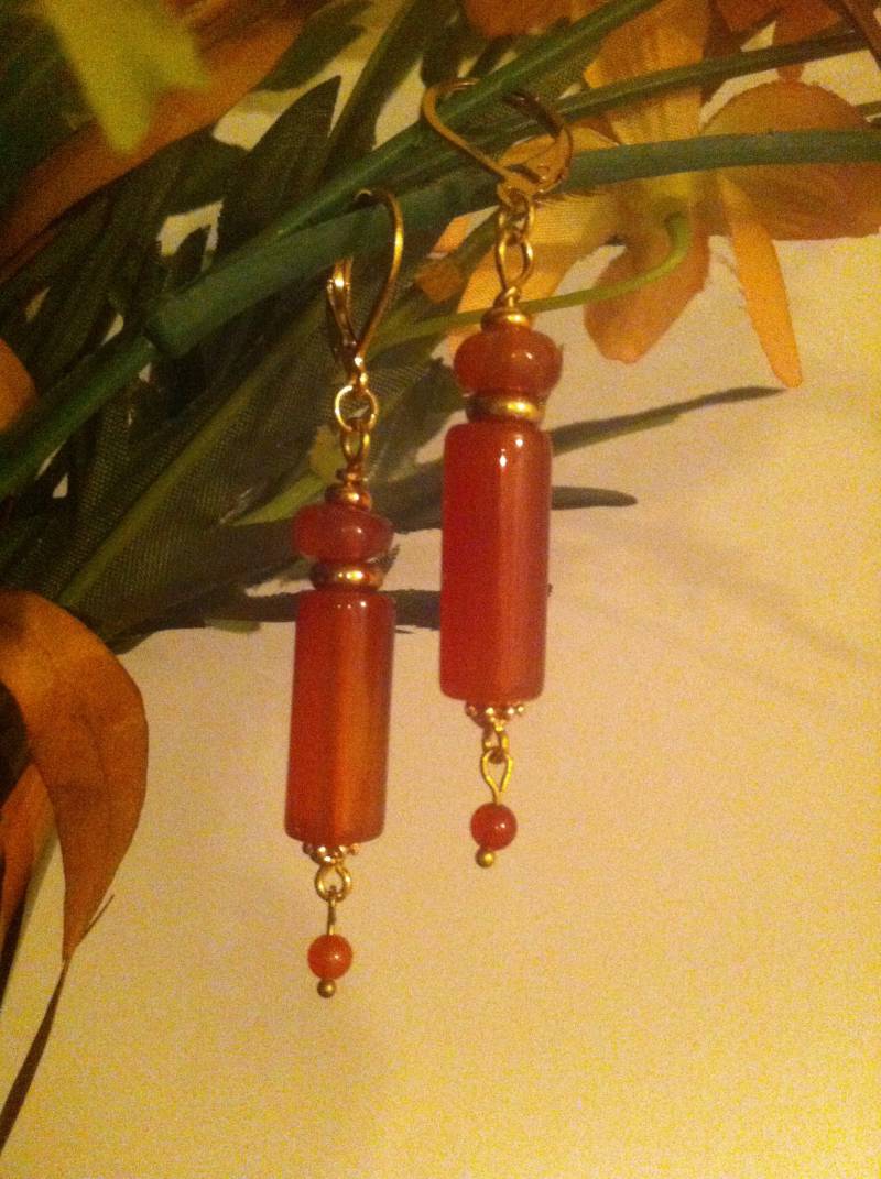 Ohrringe Im Barockstil Aus Achaten Und Karneol Mit Einer Facettierten Jaspisscheibe Vergoldeten Edelstahlhaken von MazzilliDesign