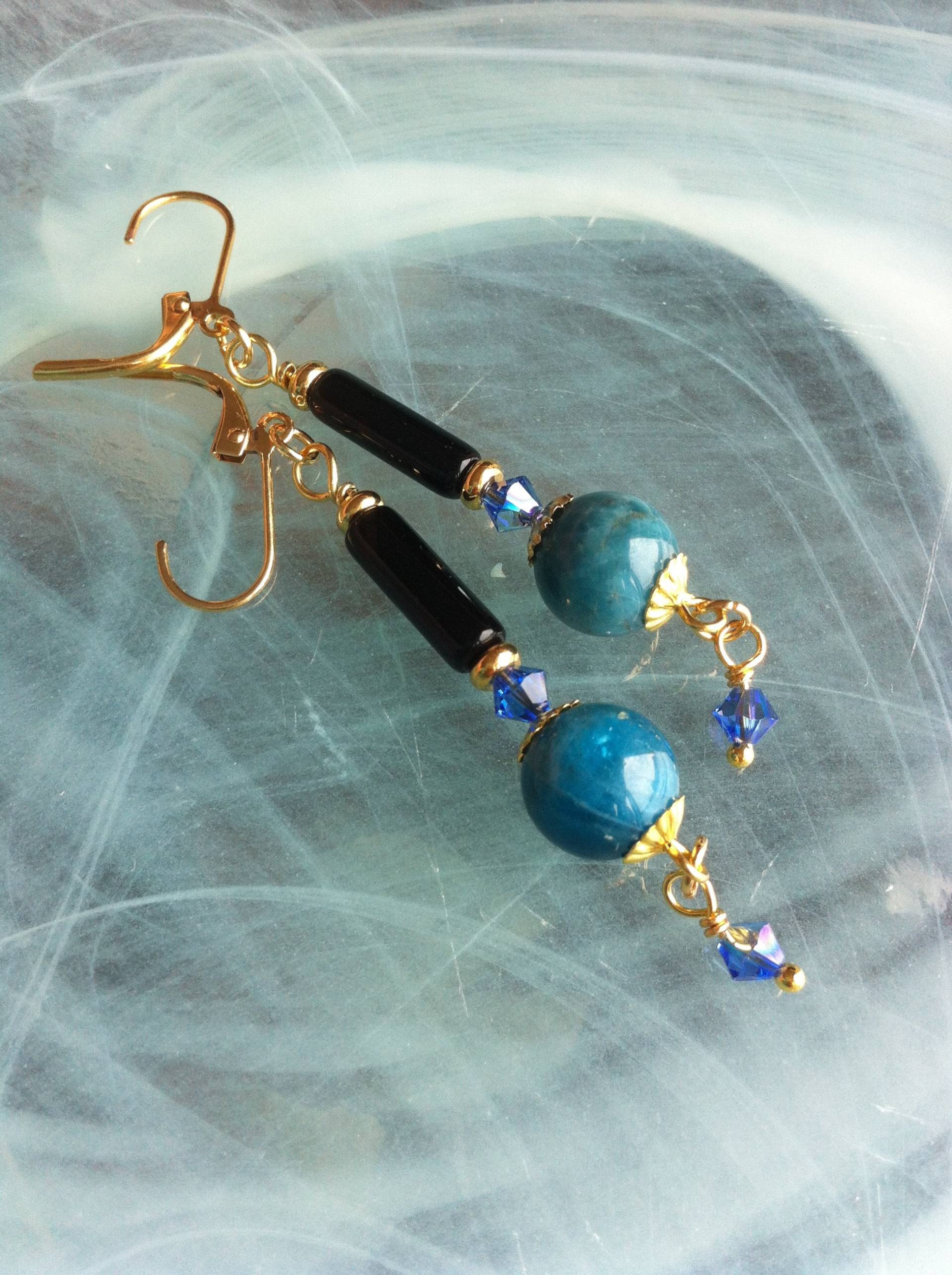 Ihre Auswahl An Ohrringen Aus Edlem Onyx, Krabbenachat Oder Apatit Und Swarovski-Granat - Saphirkristall von MazzilliDesign