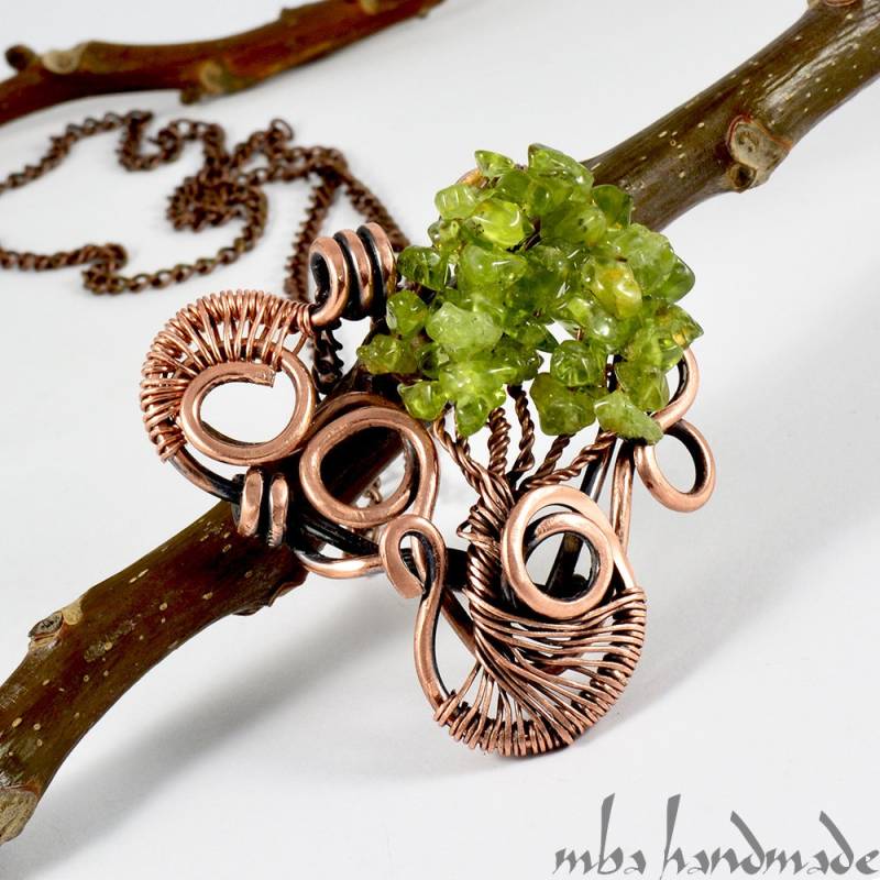 Peridot Herz Baum Des Lebens Anhänger Gewickelt in Kupferdraht Peridot Herz Baum Des Lebens Anhänger Gewickelt in Kupferdraht von MbaHandmade