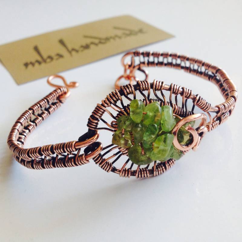 Peridot Kristall Armspange Antiqued Copper Wire Wrapped Schmuck Peridot Kristall Armspange Antiqued Copper Wire Wrapped Schmuck von MbaHandmade