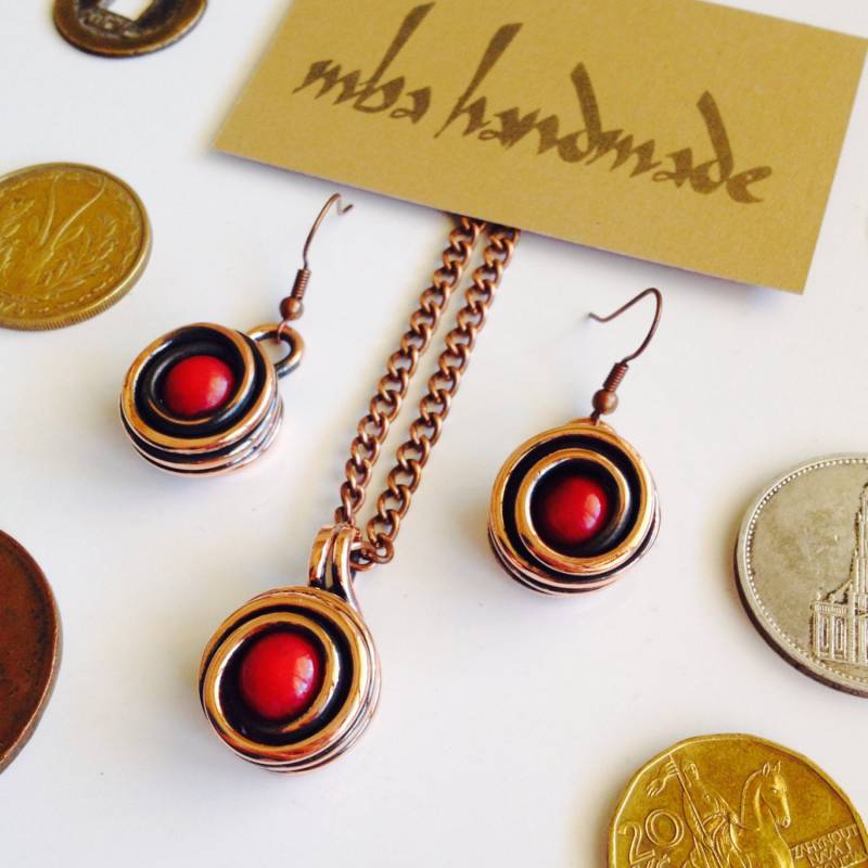 Rote Koralle Kupfer Schmuck Set Handmade Antik Ohrringe & Anhänger von MbaHandmade