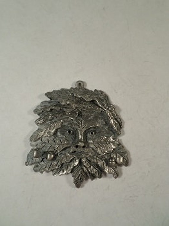 Neugrüner Mann Anhänger von McCloud9Jewelry