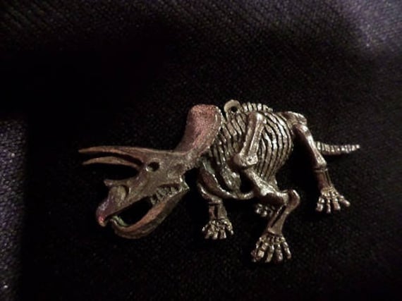 Triceratops Skelett Anhänger von McCloud9Jewelry