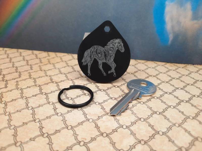 Zentangle Pferd - Personalisierter Schlüsselanhänger Mit Gravur in Schwarz von McHenrysPlace